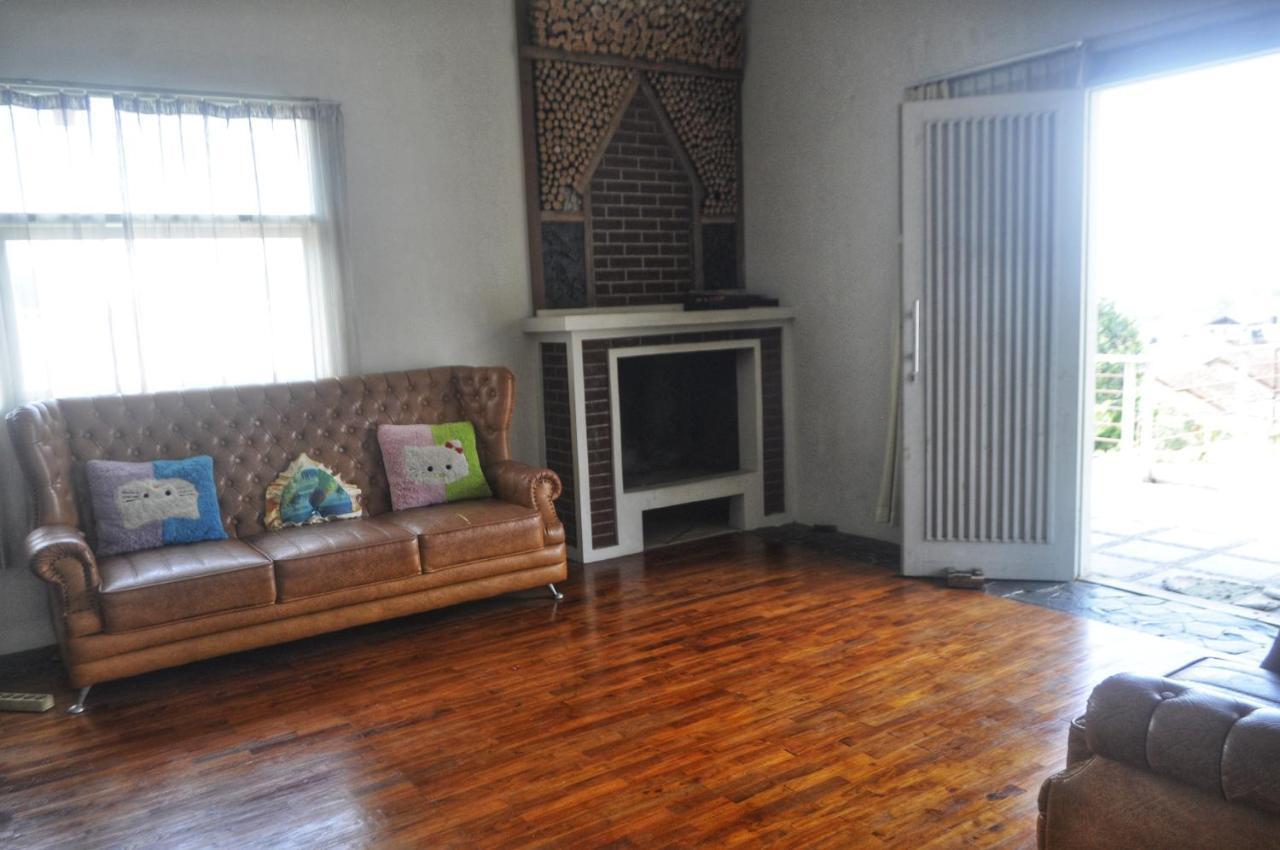 Dallil Putra Villa Lembang Exterior foto