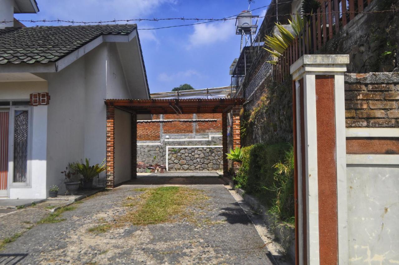 Dallil Putra Villa Lembang Exterior foto